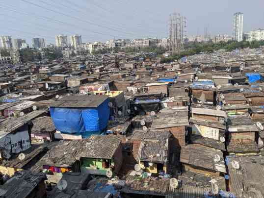 मुंबईतल्या वाढत्या अनधिकृत झोपडपट्टया! कधी थांबणार ?