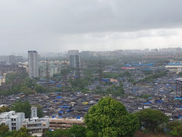 The-growing slums-in-Mumbai